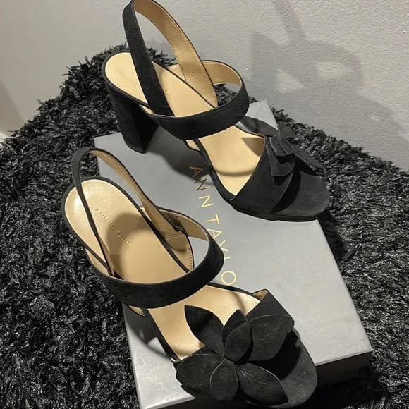 Ann Taylor Black Suede Flower Heel - 9 1/2 New in Box - Picture 6 of 8
